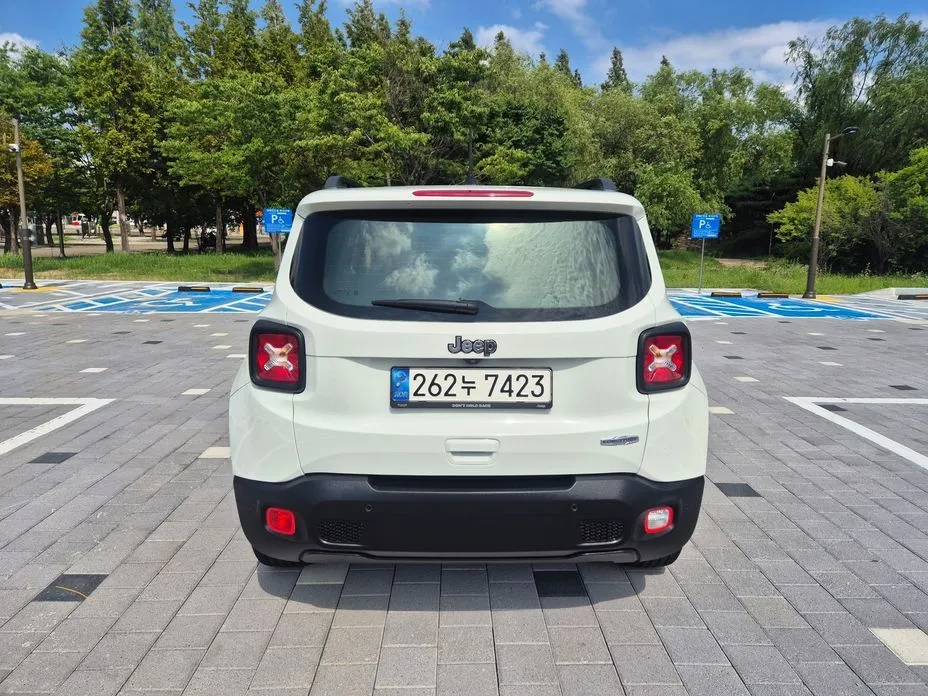 Jeep Renegade — фото 10