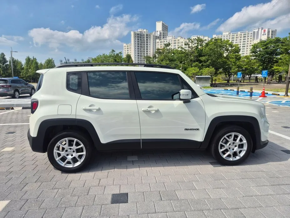 Jeep Renegade — фото 8