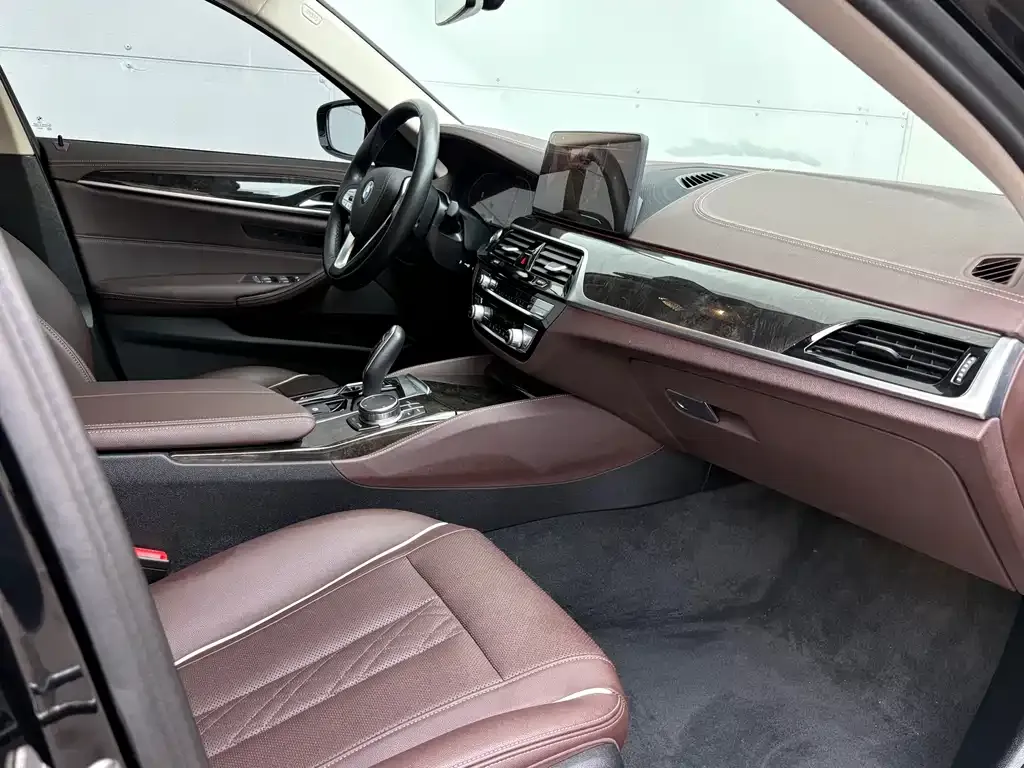 BMW 5 Series — фото 4