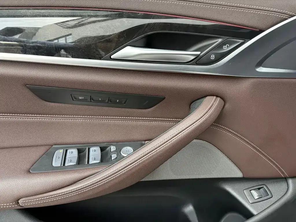 BMW 5 Series — фото 10