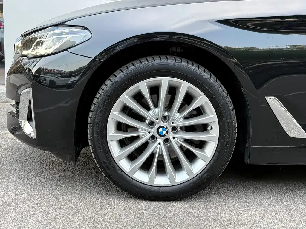 BMW 5 Series — фото 9