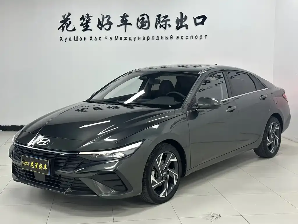 Hyundai Elantra — фото 1
