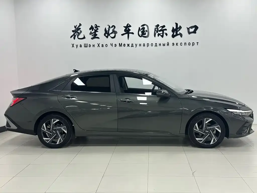 Hyundai Elantra — фото 2