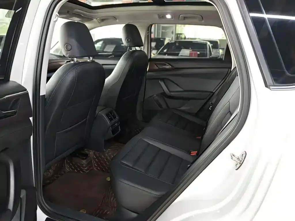 Volkswagen Tharu — фото 2
