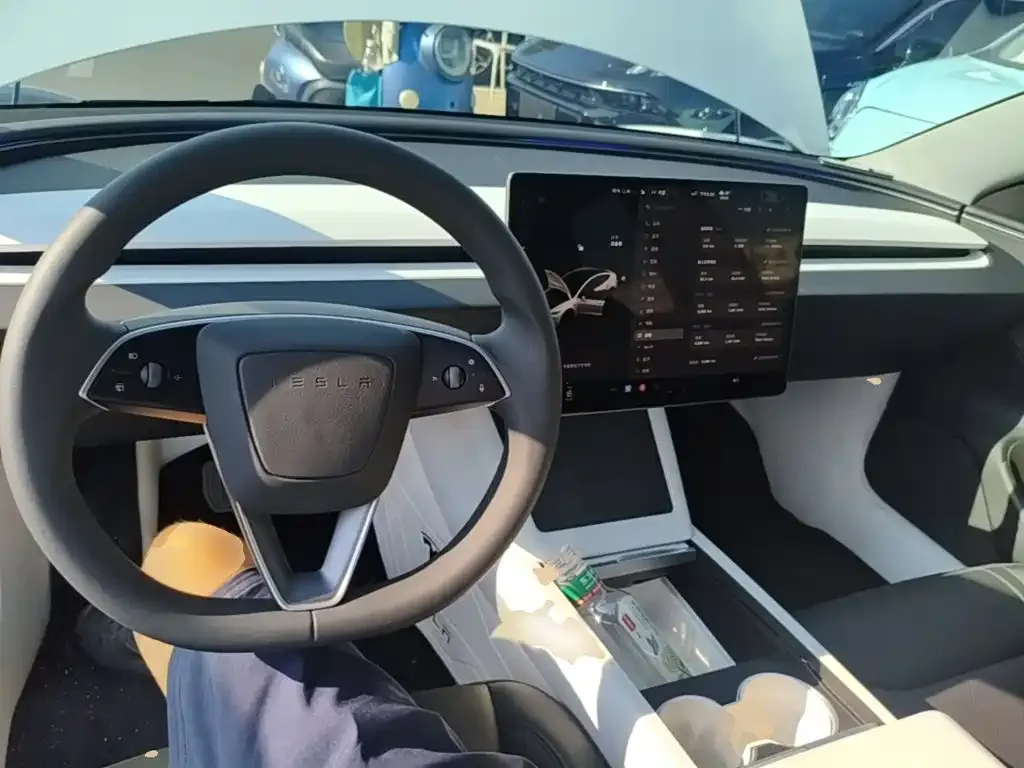 Tesla Model 3 — фото 3