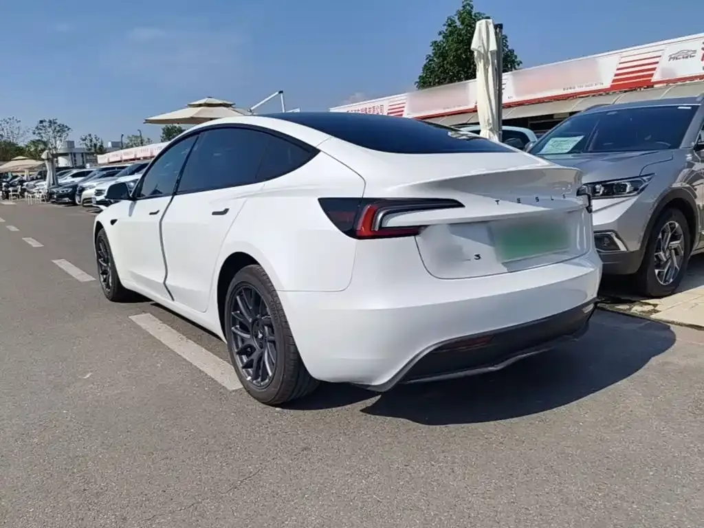 Tesla Model 3 — фото 10