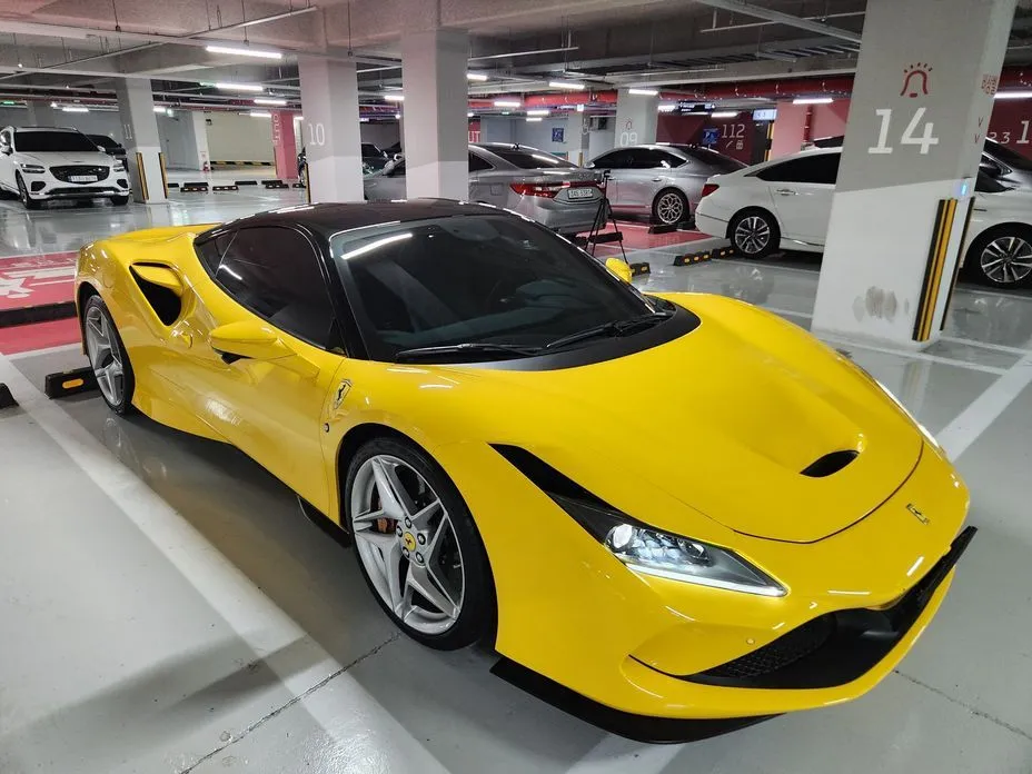 Ferrari F8 — фото 7