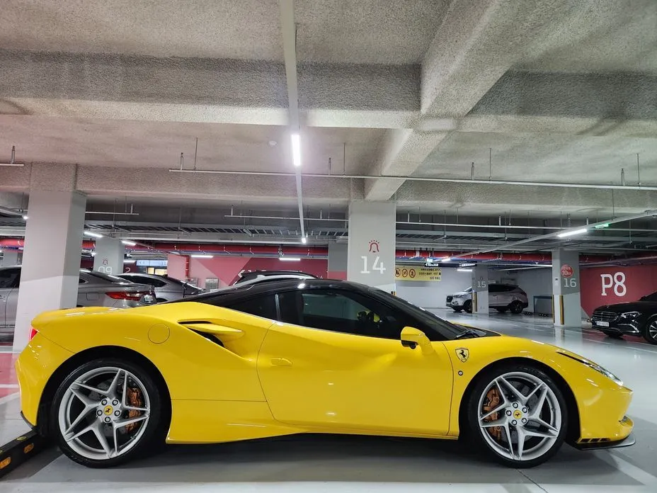 Ferrari F8 — фото 9