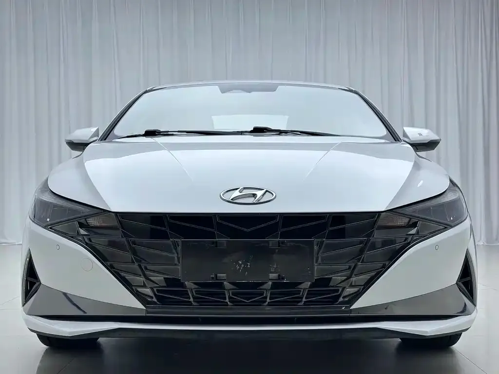 Hyundai Elantra — фото 3