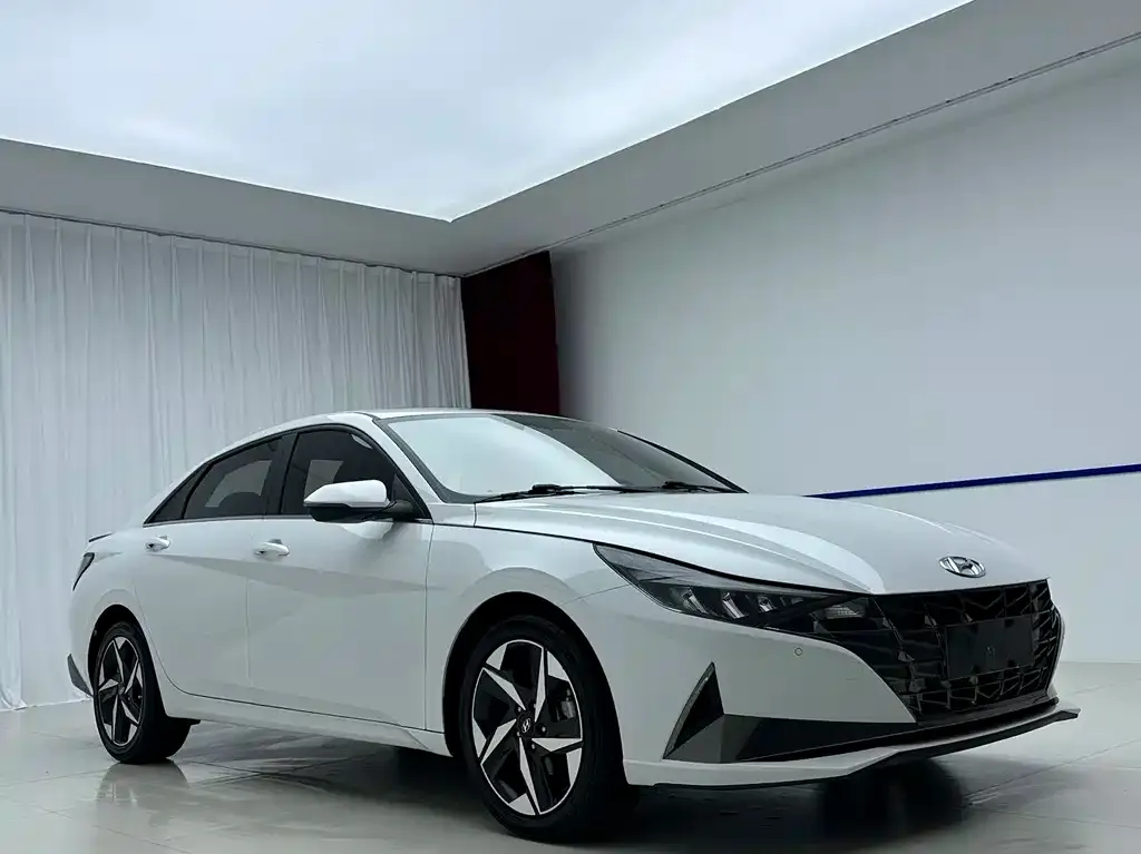 Hyundai Elantra — фото 5