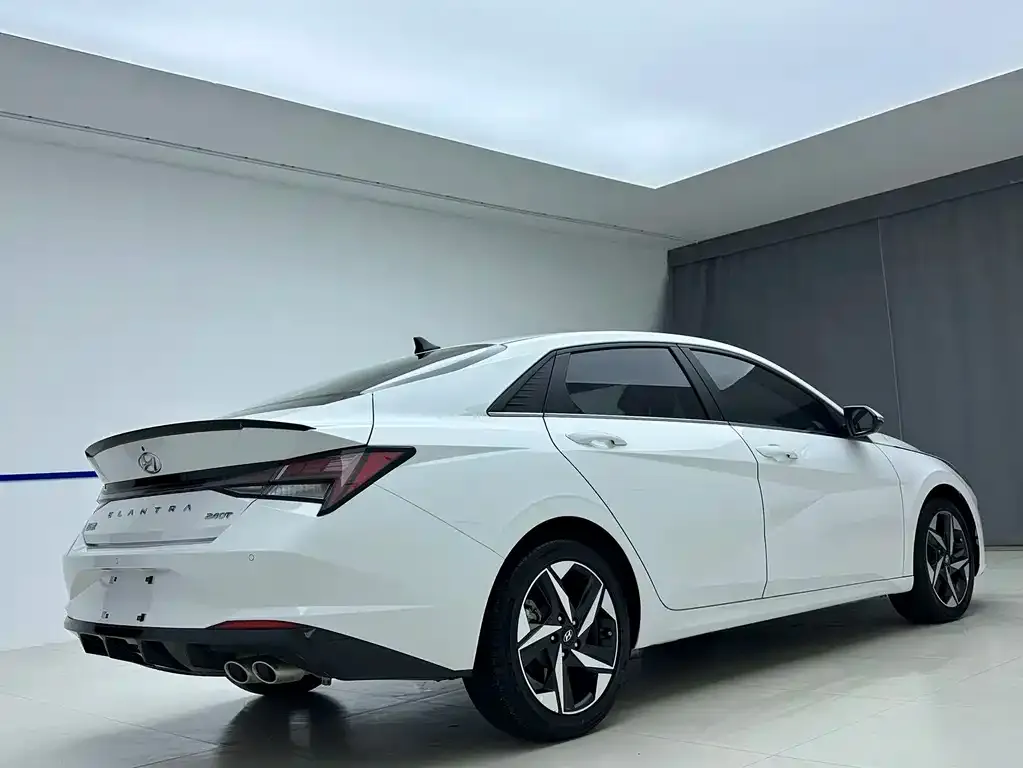 Hyundai Elantra — фото 8
