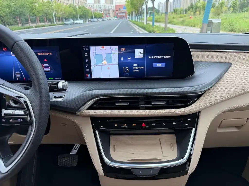 Buick GL8 Hybrid — фото 4