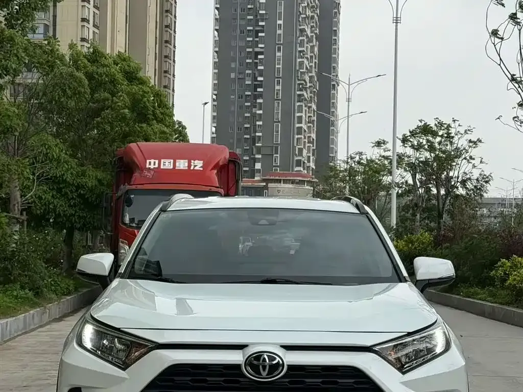 Toyota RAV4 — фото 4