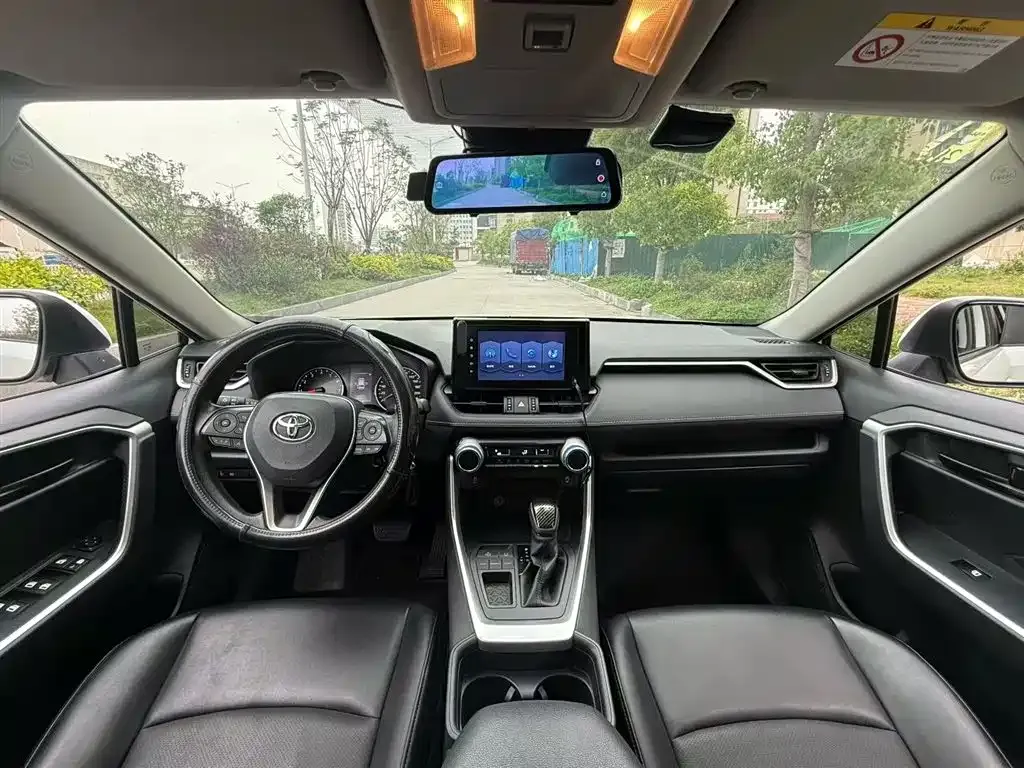Toyota RAV4 — фото 3