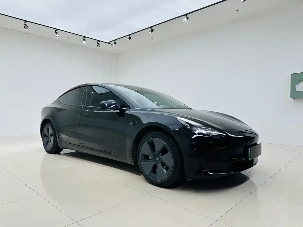 Tesla Model 3 — фото 4