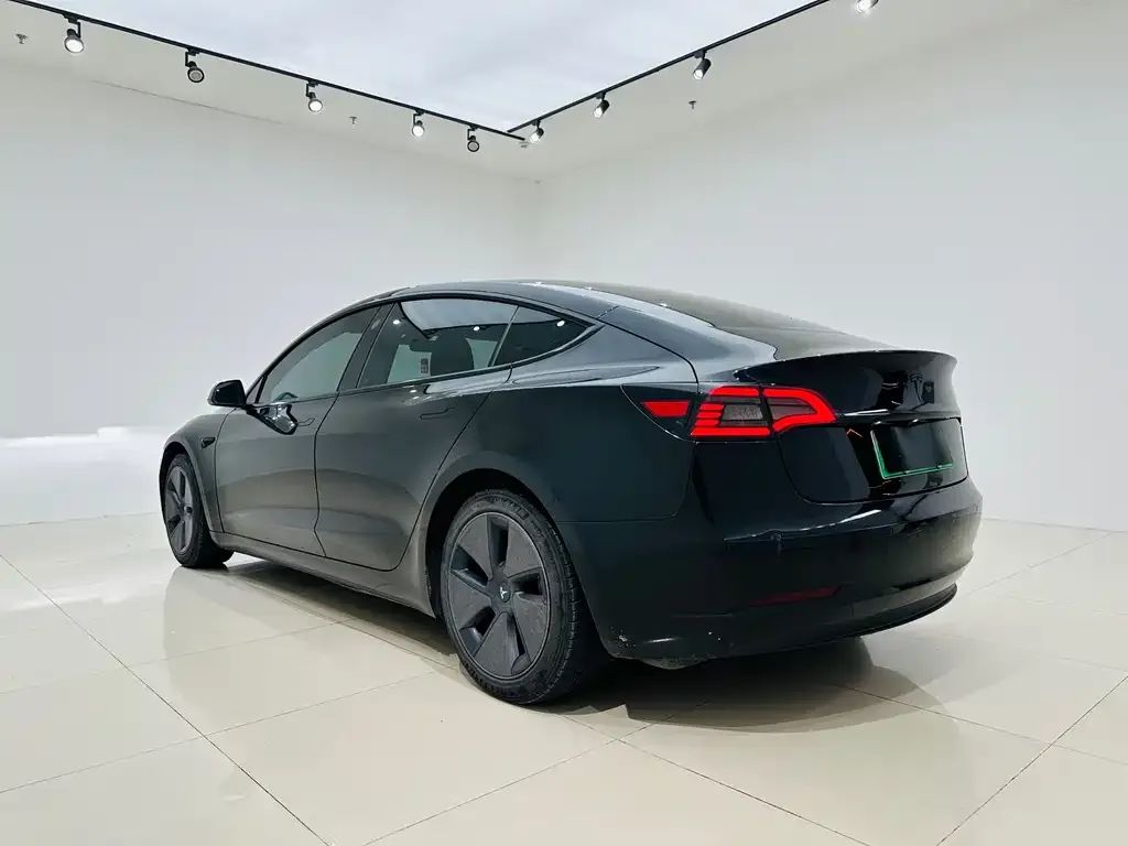 Tesla Model 3 — фото 5