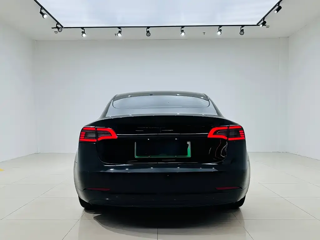 Tesla Model 3 — фото 6