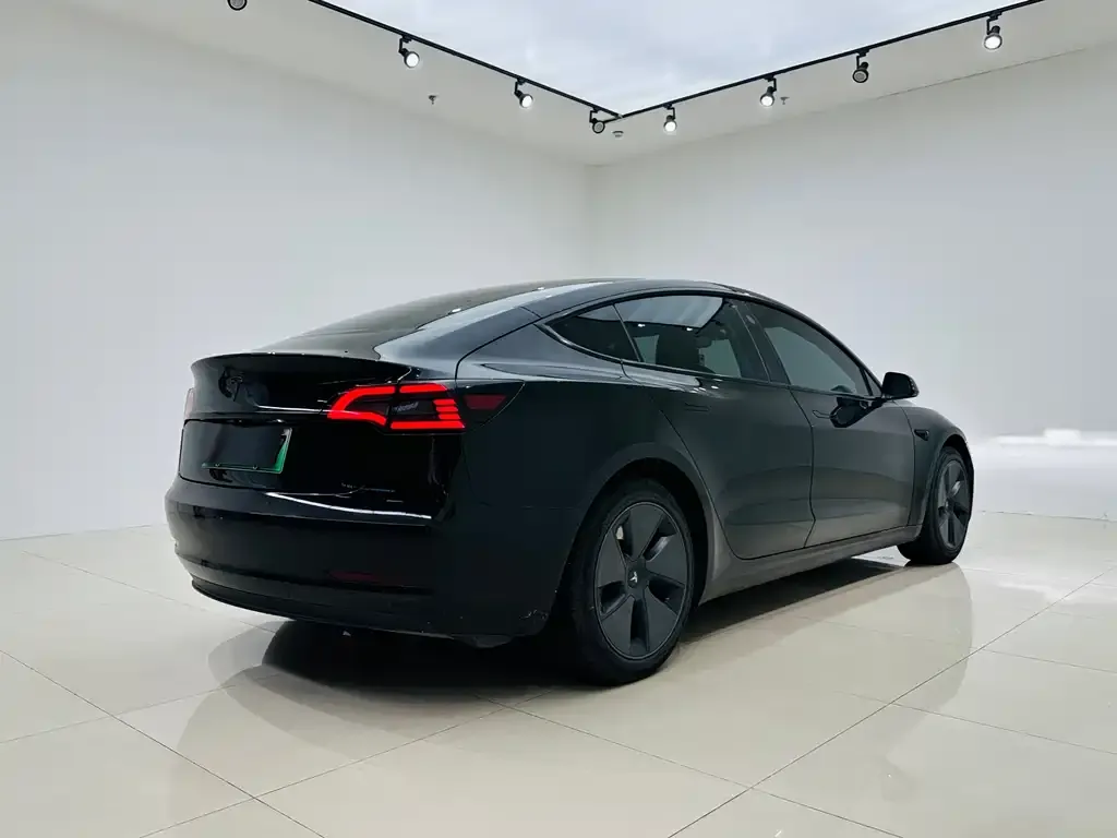 Tesla Model 3 — фото 7