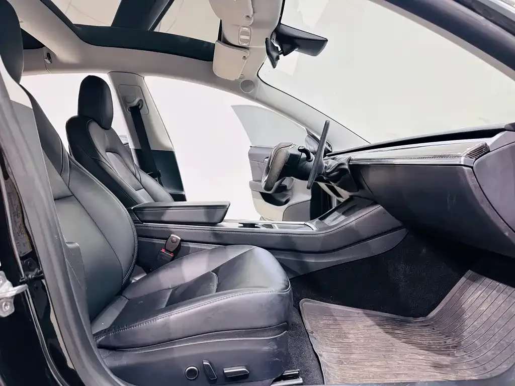 Tesla Model 3 — фото 8