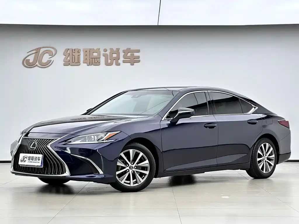 Lexus ES — фото 1