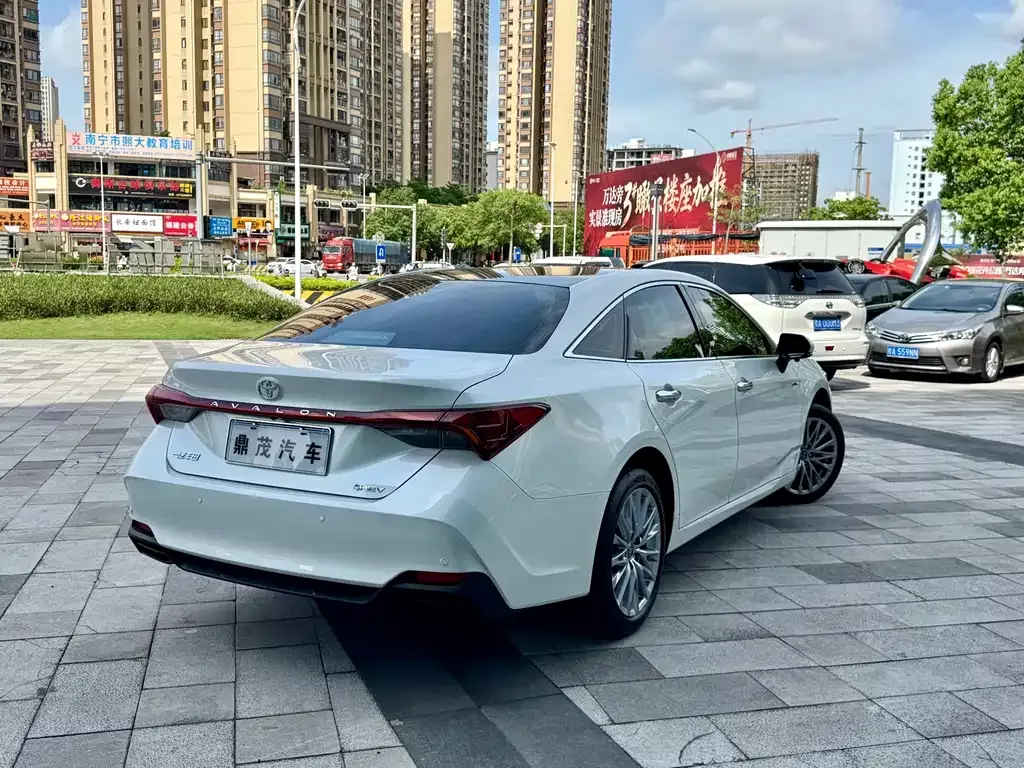 Toyota Avalon — фото 10