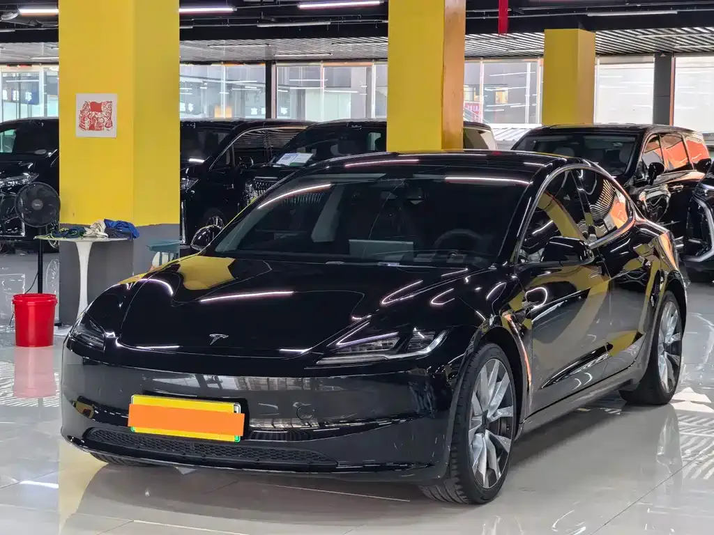 Tesla Model 3 — фото 1