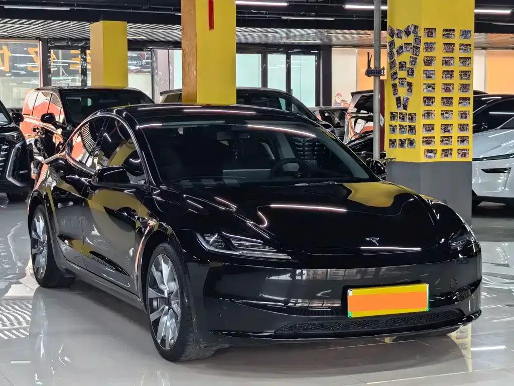 Tesla Model 3 — фото 9