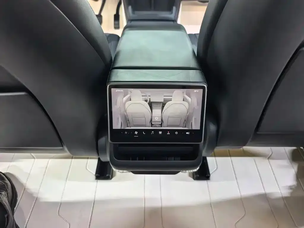 Tesla Model 3 — фото 2