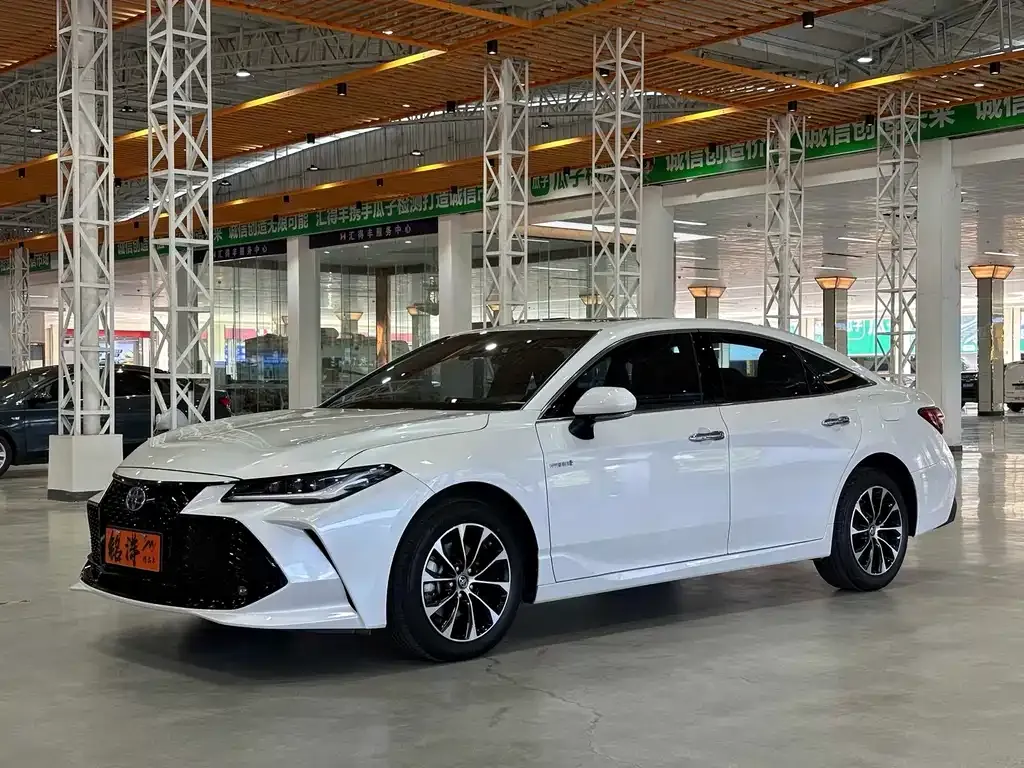 Toyota Avalon — фото 1