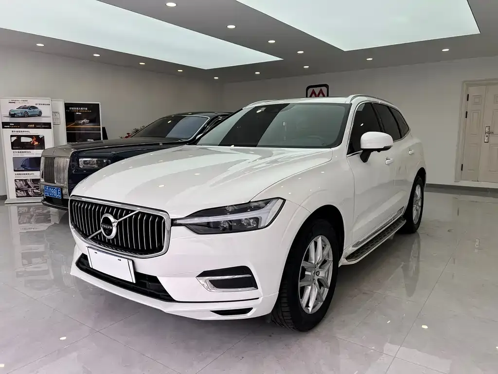 Volvo XC60 — фото 1