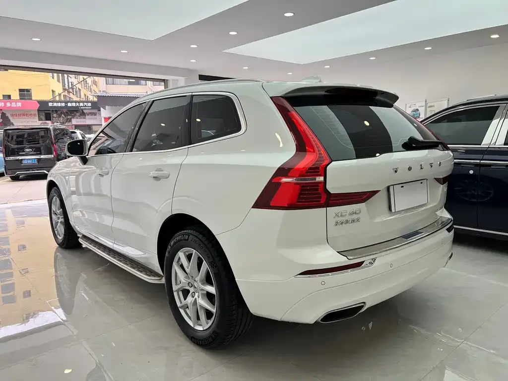 Volvo XC60 — фото 9