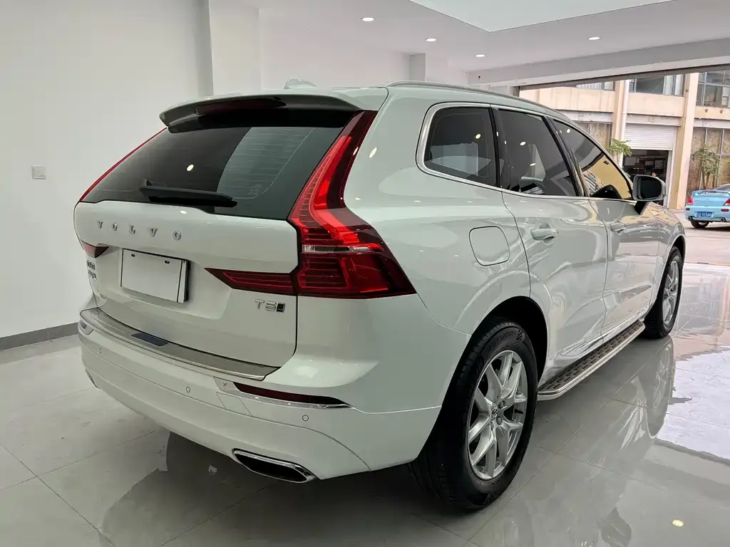 Volvo XC60 — фото 8