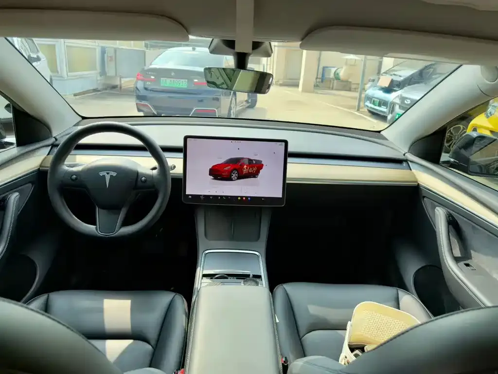 Tesla Model Y — фото 4