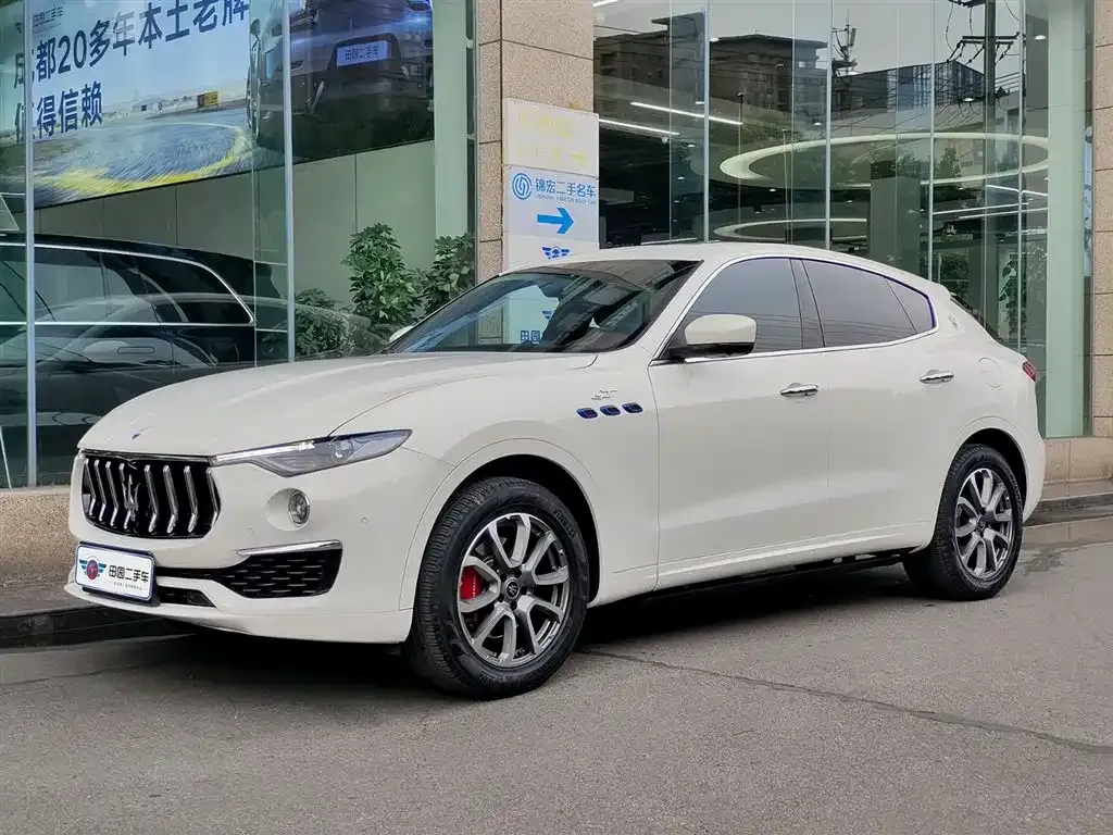 Maserati Levante — фото 1