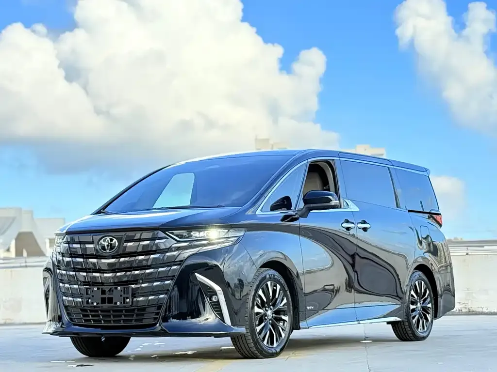 Toyota Alphard — фото 1