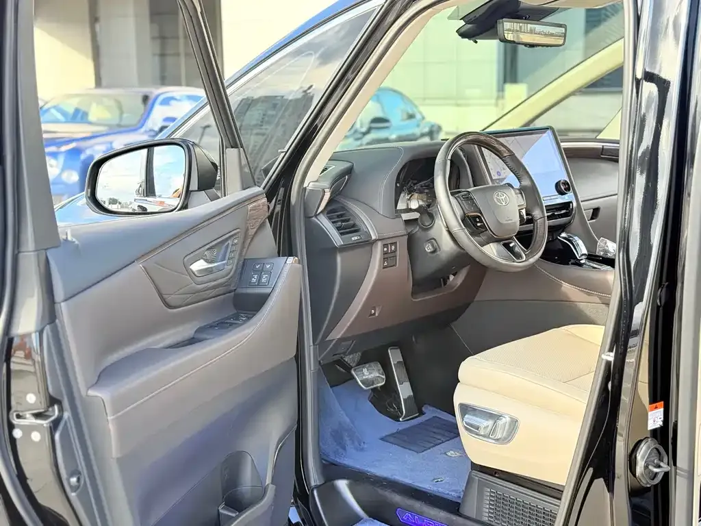 Toyota Alphard — фото 8