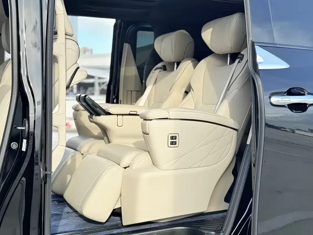 Toyota Alphard — фото 10