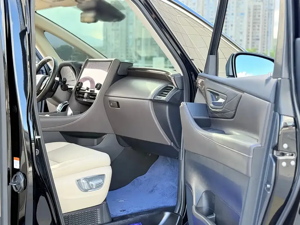 Toyota Alphard — фото 6
