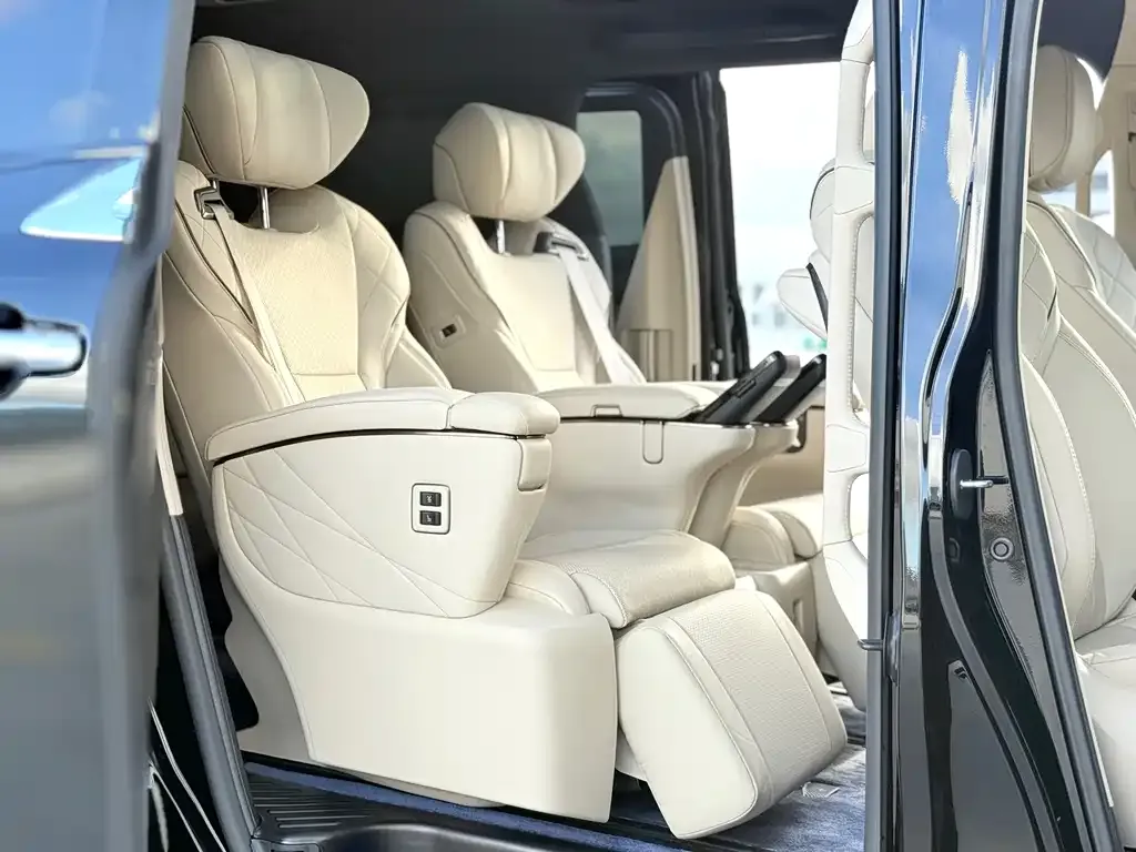 Toyota Alphard — фото 2