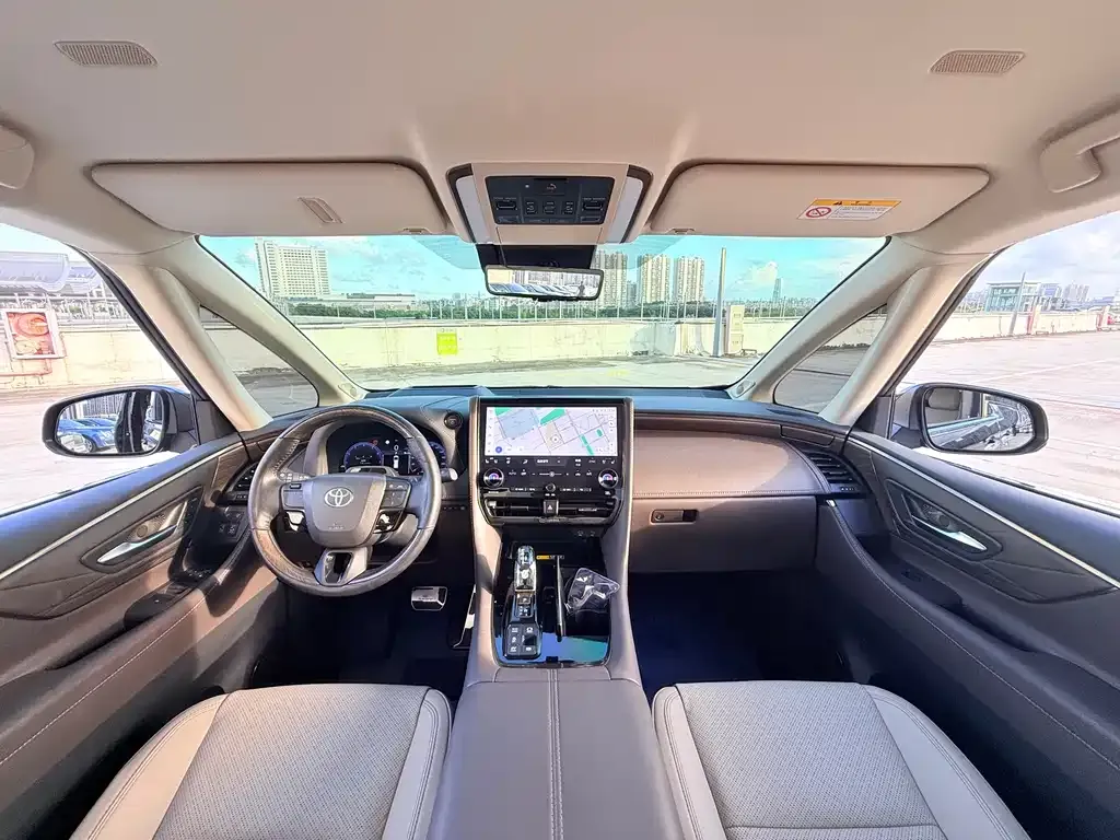 Toyota Alphard — фото 7