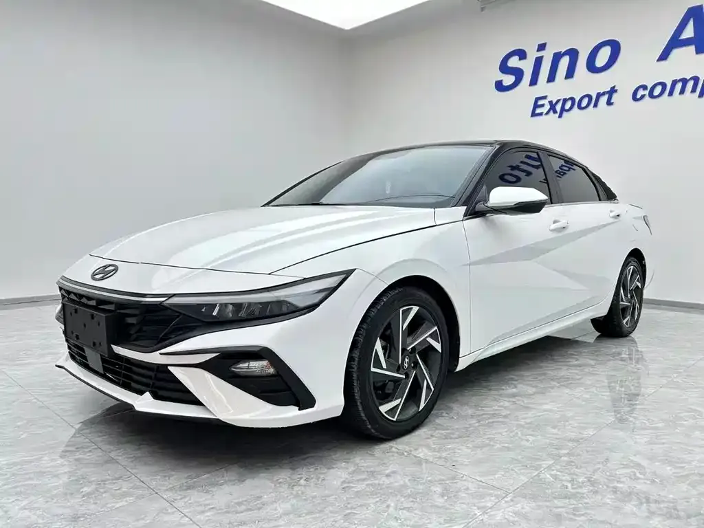 Hyundai Elantra — фото 1