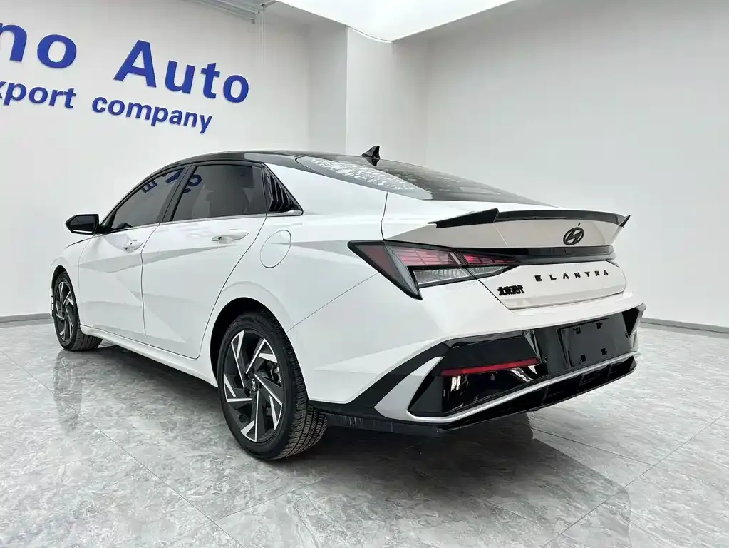 Hyundai Elantra — фото 4