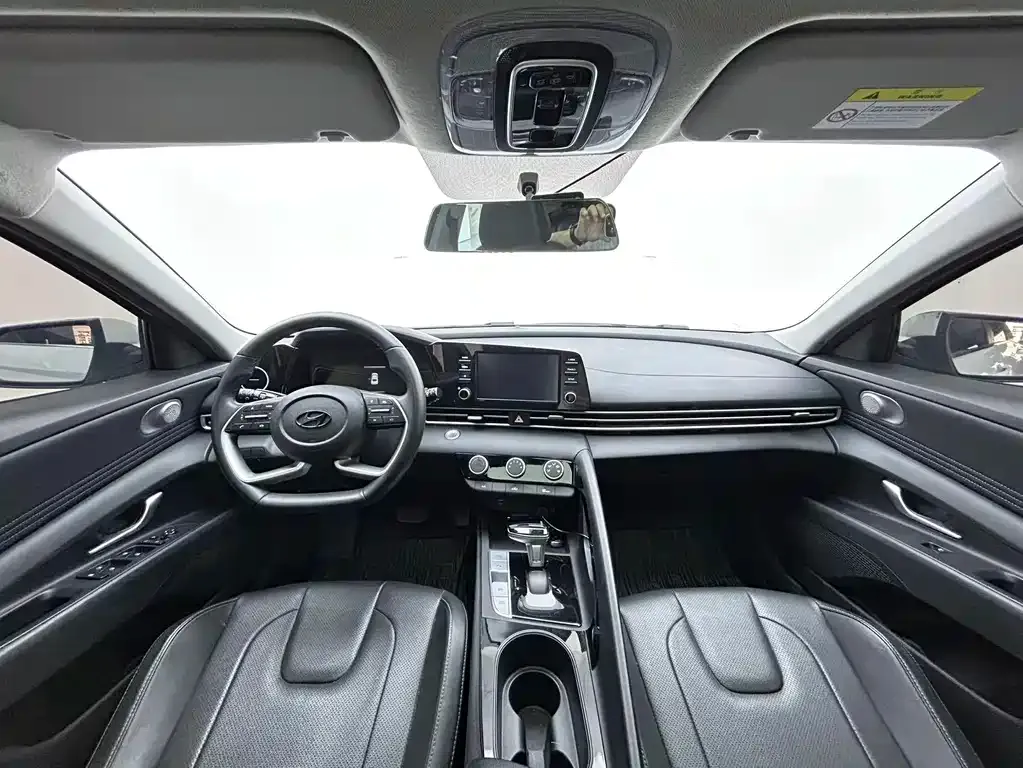 Hyundai Elantra — фото 8