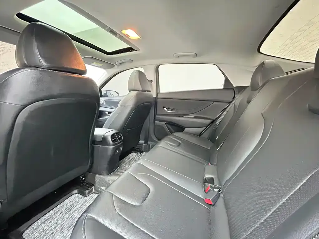 Hyundai Elantra — фото 7