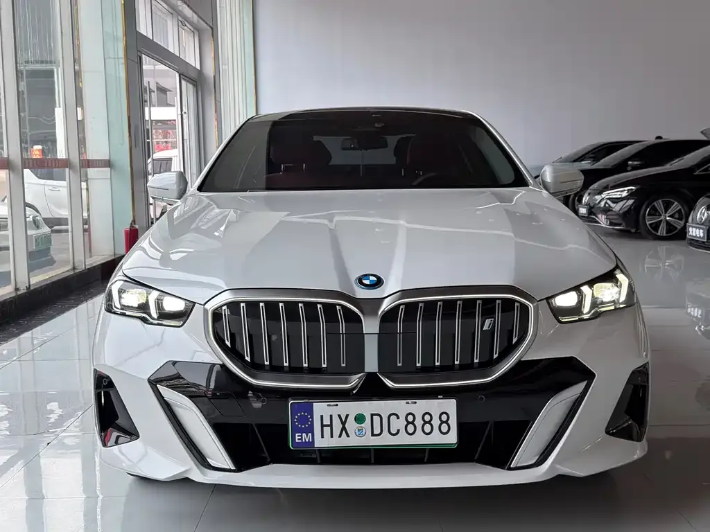 BMW i5