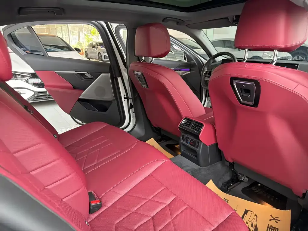 BMW i5 2025 из CN, фото 9