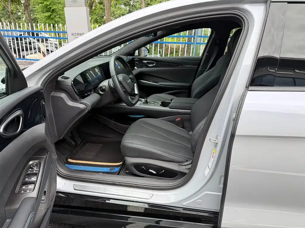BYD Seal — фото 3