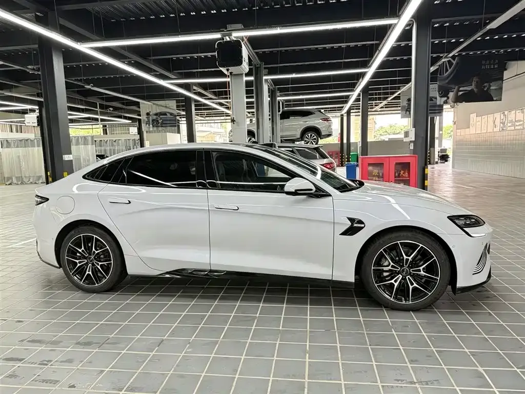 BYD Seal — фото 7