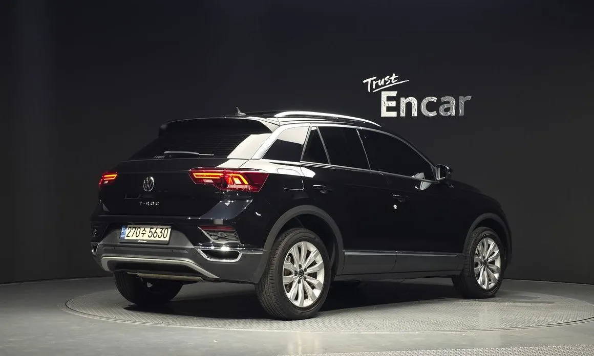 Volkswagen T-Roc — фото 9