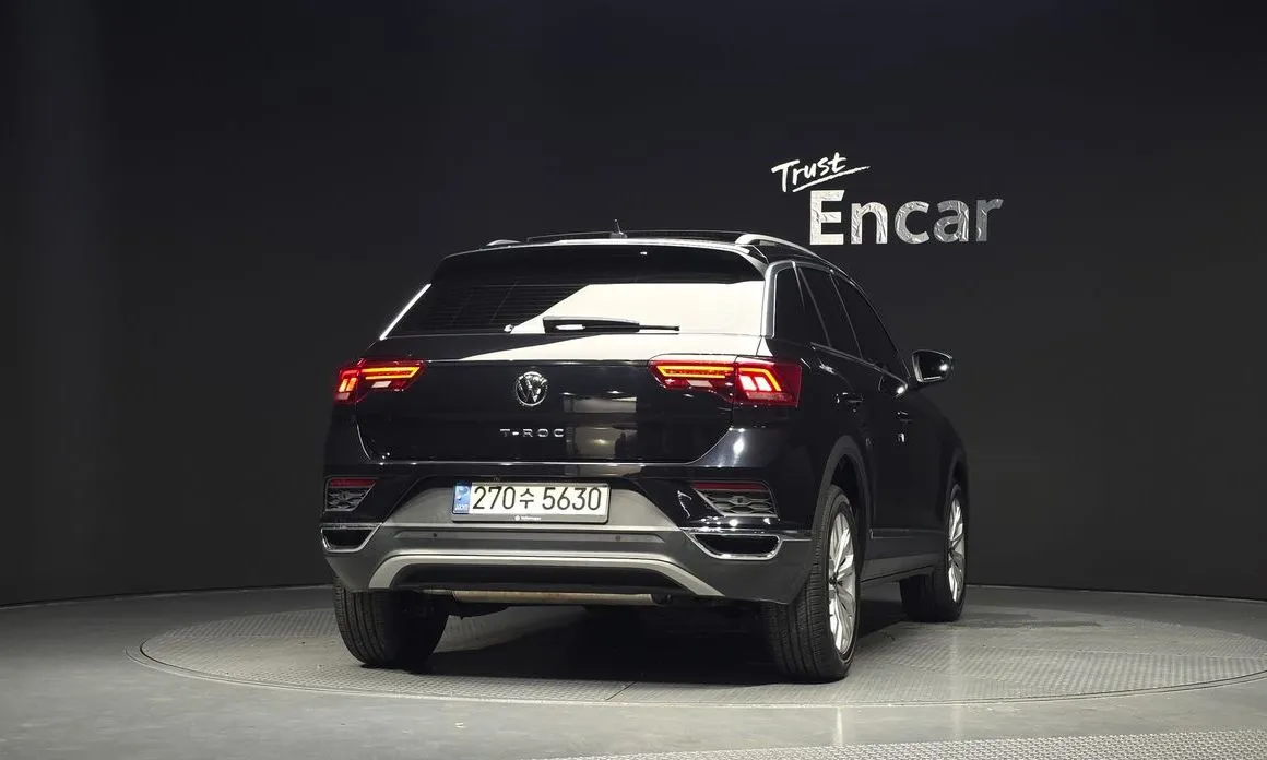 Volkswagen T-Roc — фото 10